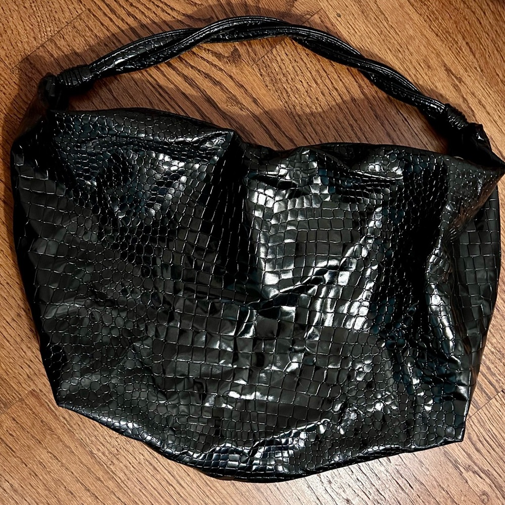 Twisted Straps Shoulder Bag. Shinny and Soft - Picture 4 of 7